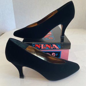 Vintage Nina Black Velvet Heels Style Tracy Women’s Size 6.5 M EUC